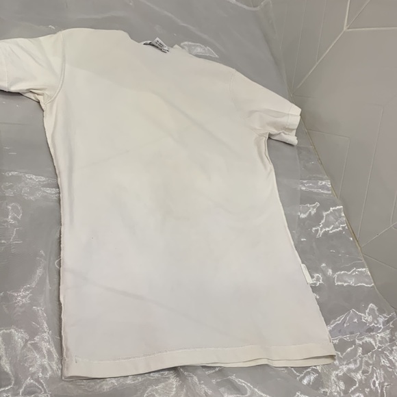 Like 🆕VTG ALFRED SUNG 90’ Embroidered 💯% Cotton Short Sleeves T-shirt - Picture 12 of 12